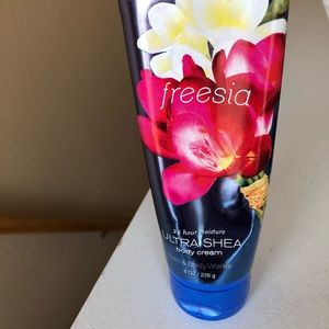 Bath & Body Works Freesia body cream